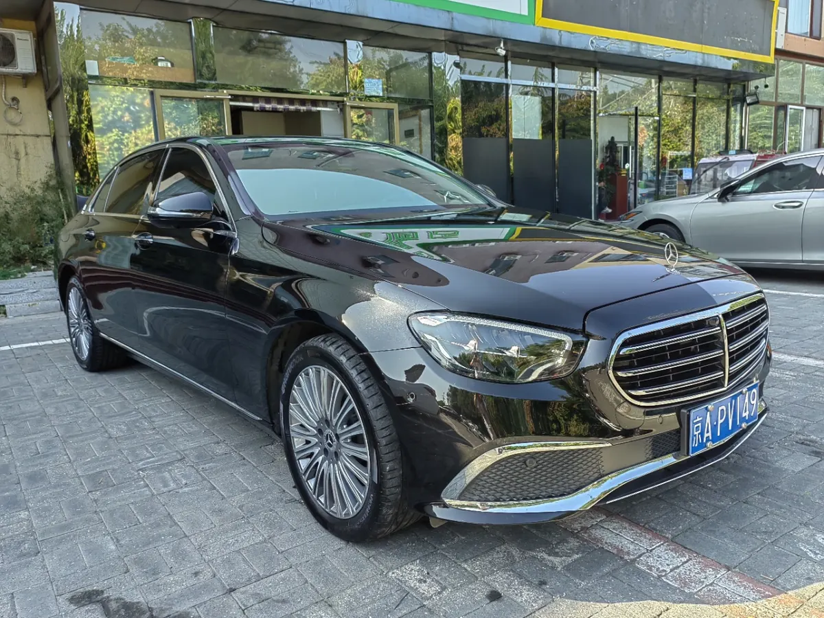 Mercedes E300L front view